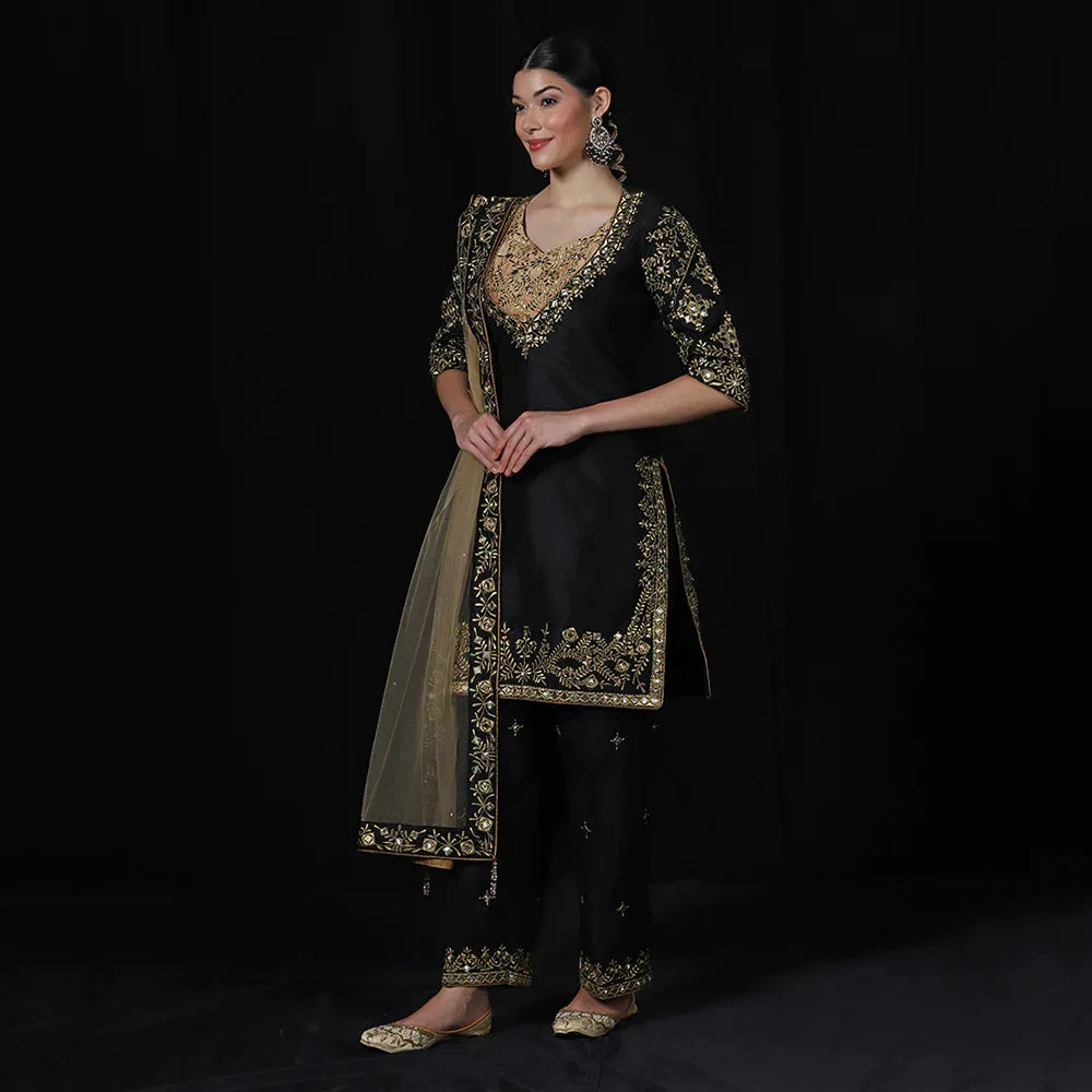 Embroidered Kurti Set