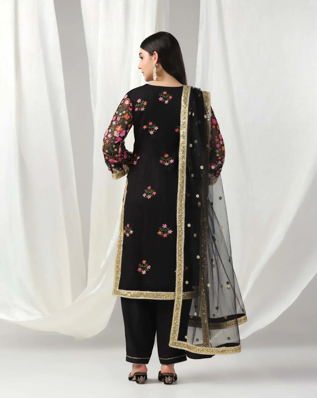 Black Aari Thread Embroidered Kurta With Crepe Pants & Dupatta
