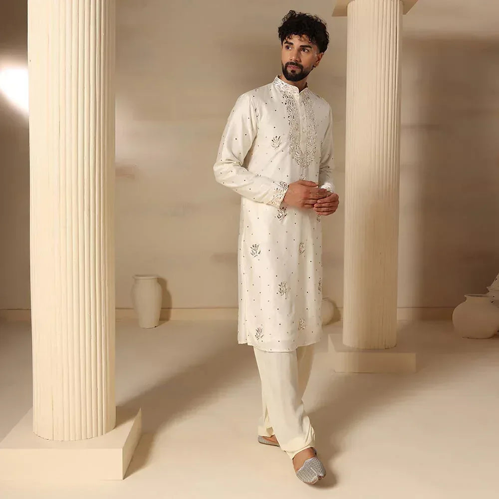 Traditional Ivory Men's Kurta Set Featuring Intricate Mukesh Embroidery