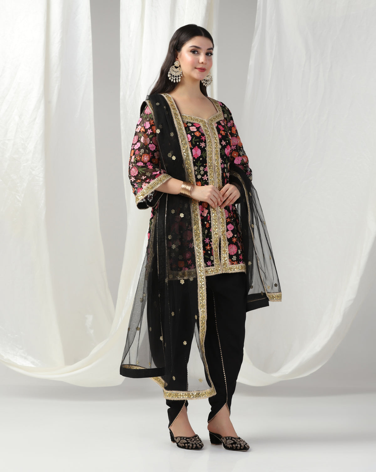 Aari Embroidered Black Kurta Set With Dupatta