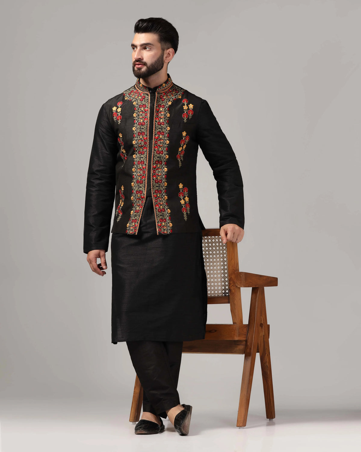 Men's Ethnic Black Kurta Set With Embroidered Nehru Jacket