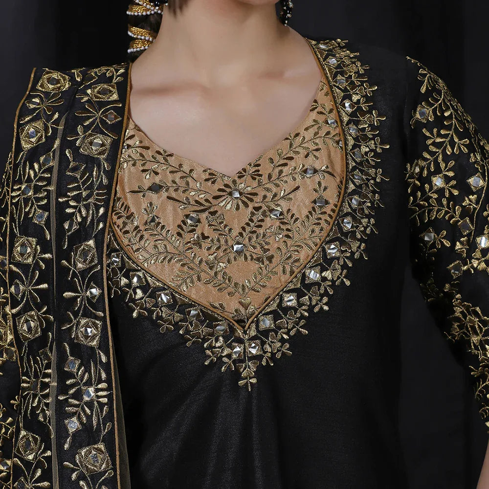 Embroidered Kurti Set
