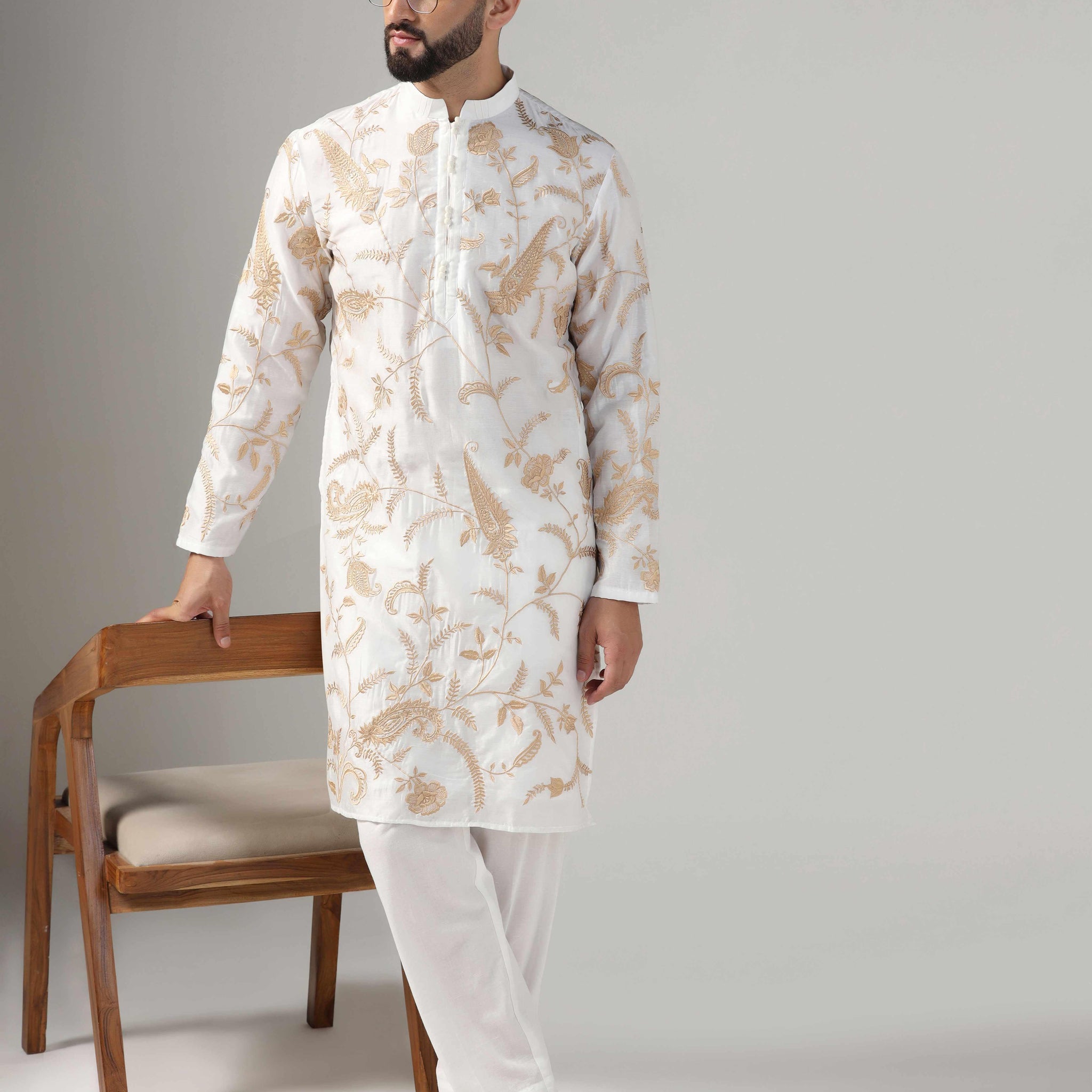 Off-White kurta with elegant resham embroidery