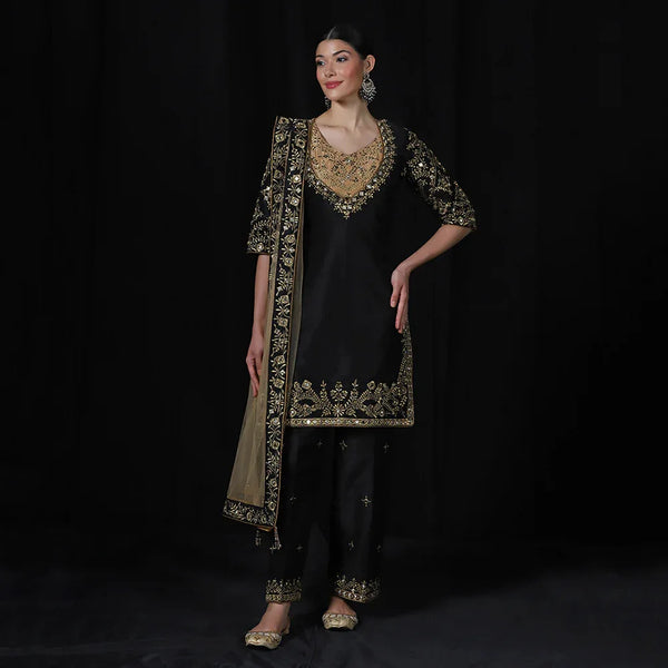 Embroidered Kurti Set