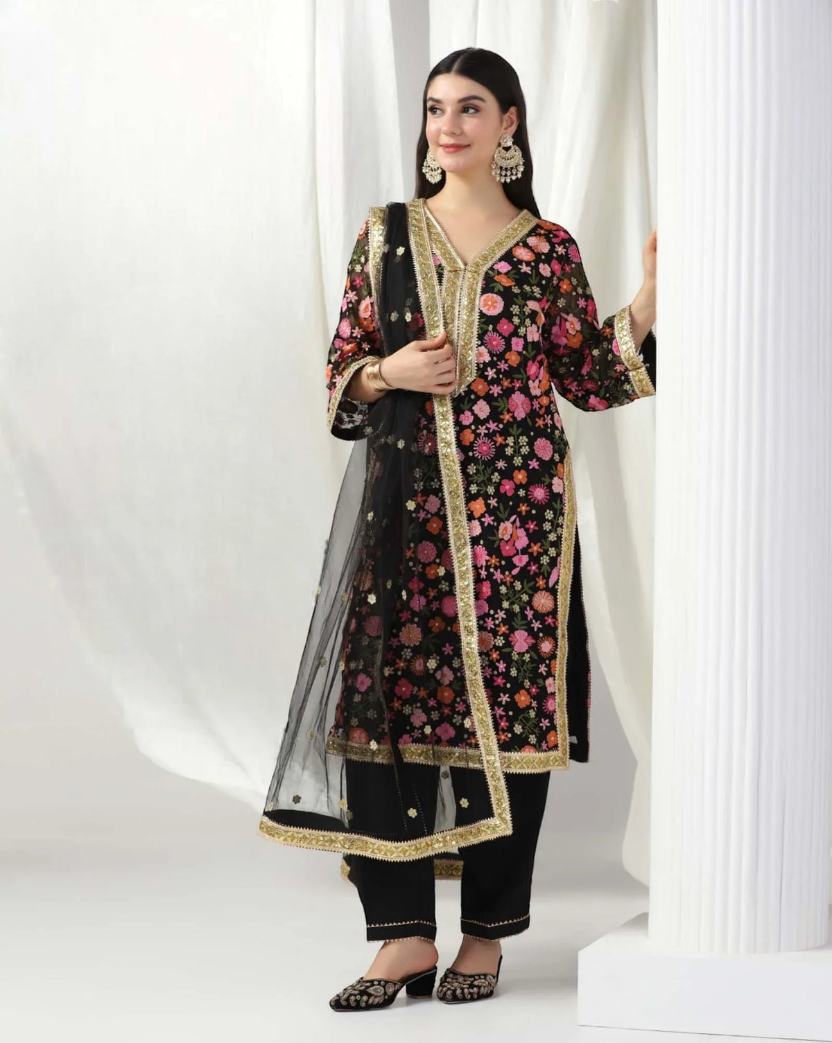 Black aari thread embroidered kurta set with pants and dupatta — RNG REZA