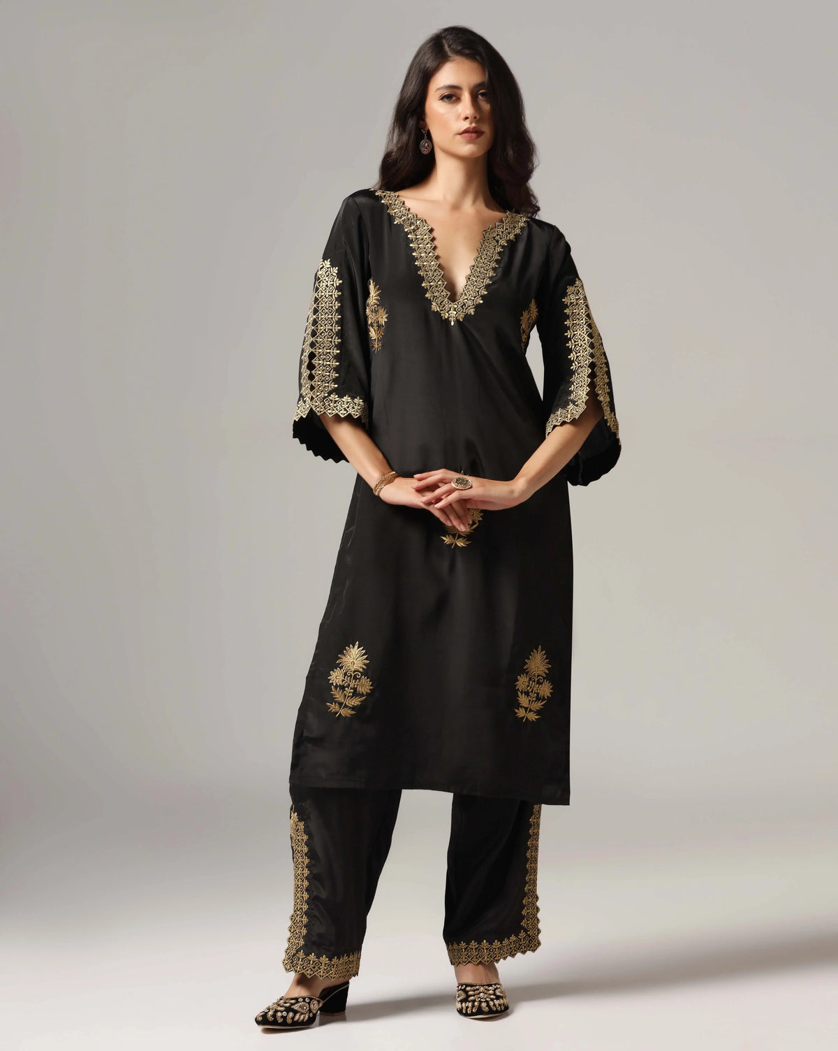 Black and gold embroidered kurta set for women — RNG REZA