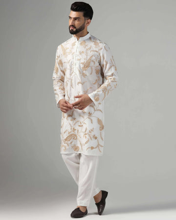 Off-White kurta with elegant resham embroidery