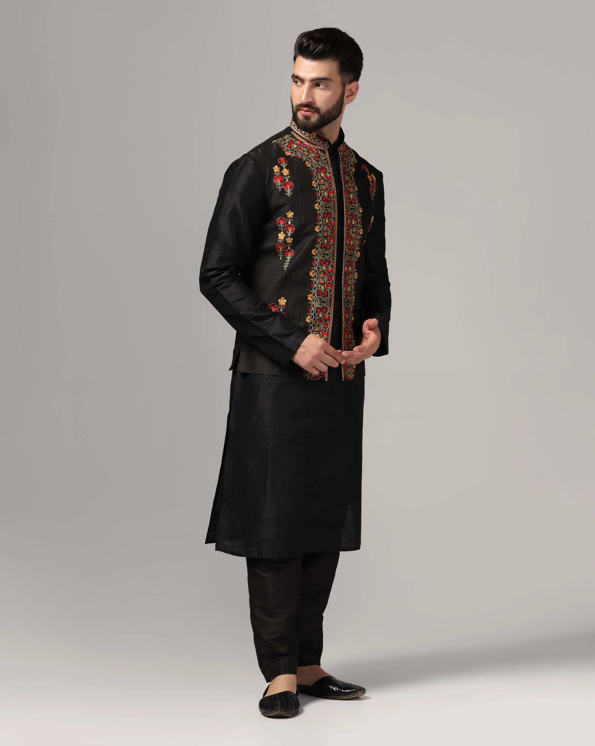 Men's Ethnic Black Kurta Set With Embroidered Nehru Jacket