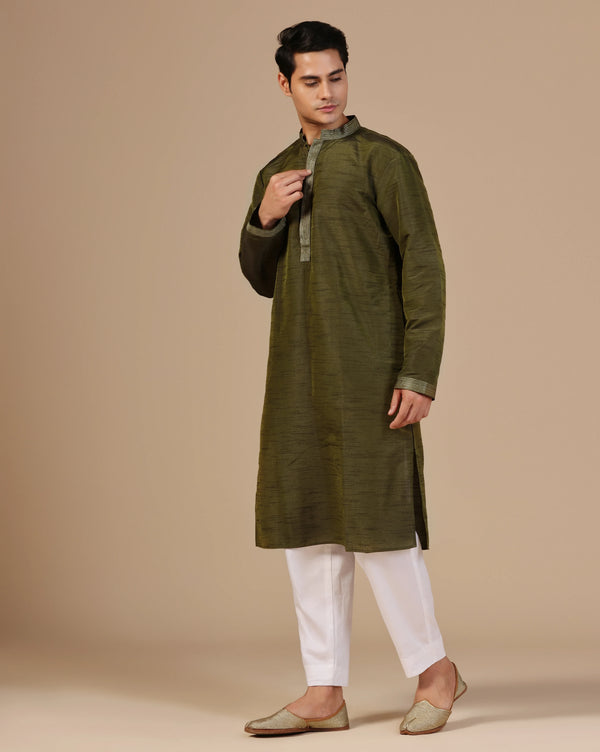 Elegant Green Silk Kurta Set With Aari Zari Embroidery
