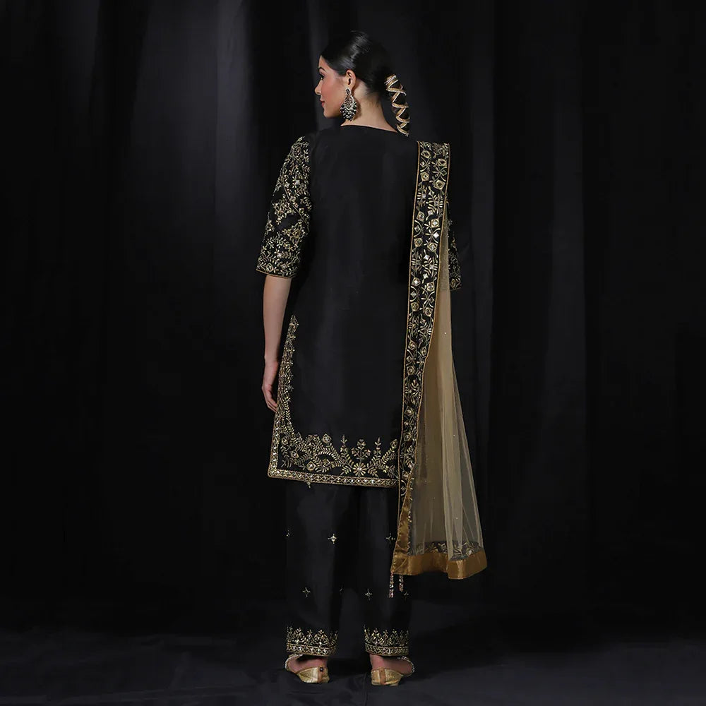 Embroidered Kurti Set