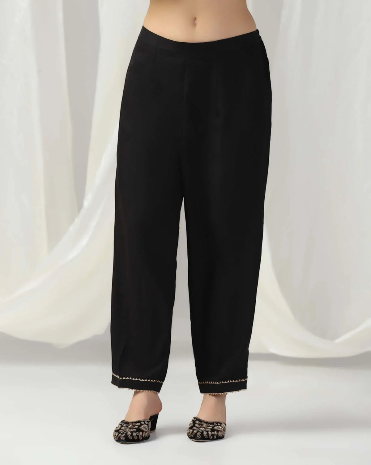 Black Aari Thread Embroidered Kurta With Crepe Pants & Dupatta