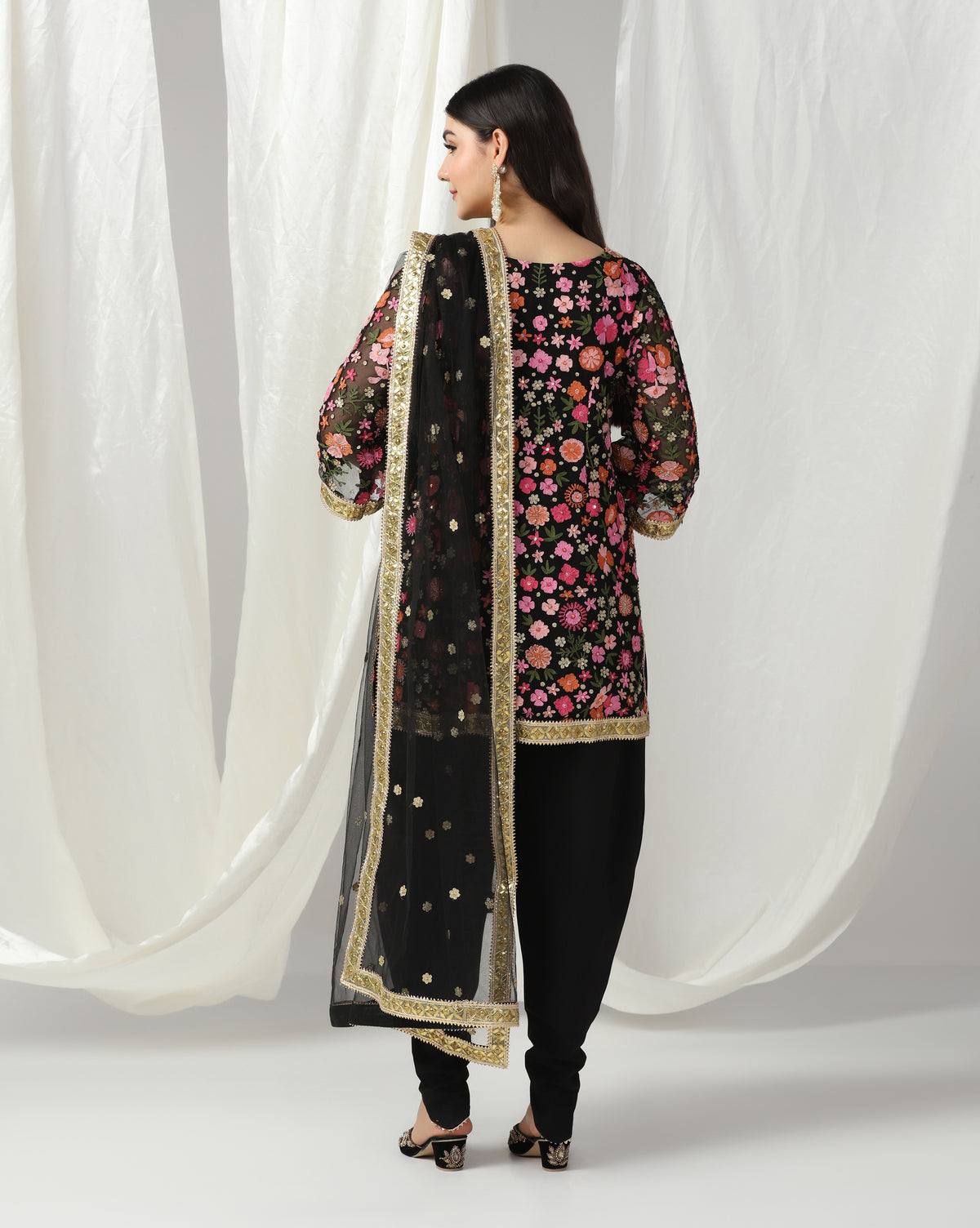 Aari Embroidered Black Kurta Set With Dupatta