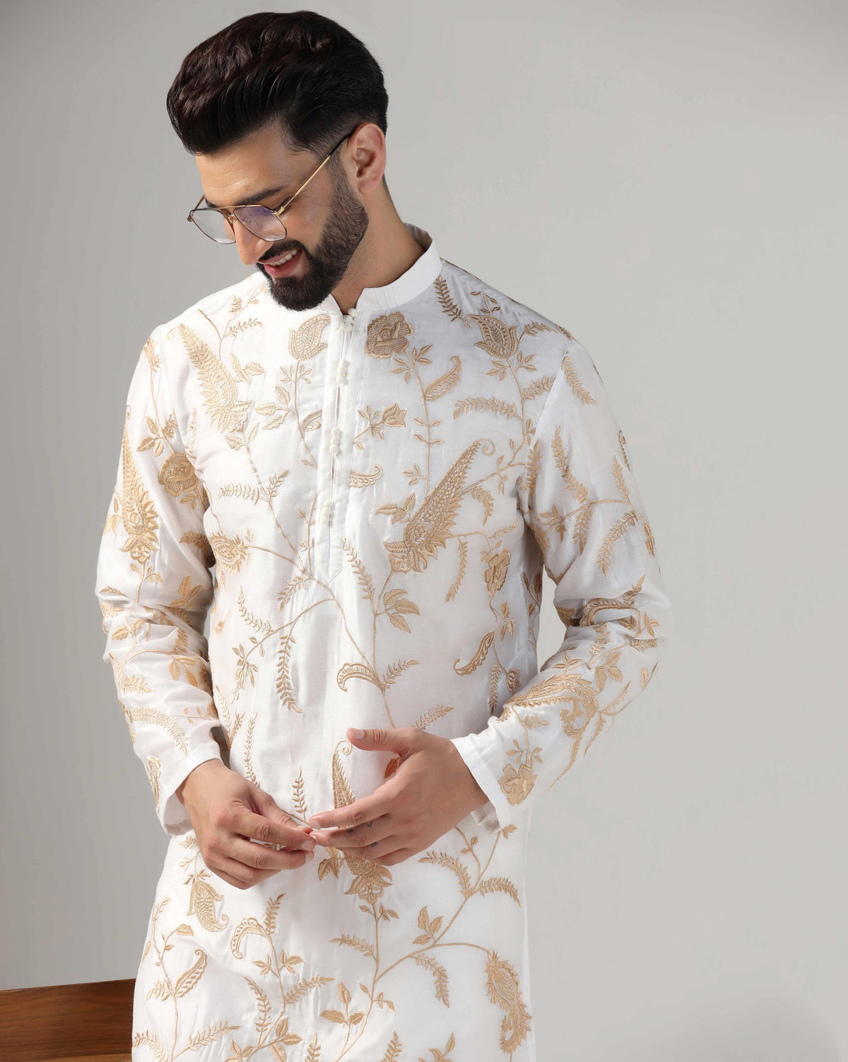 Off-White Kurta With Elegant Resham Embroidery