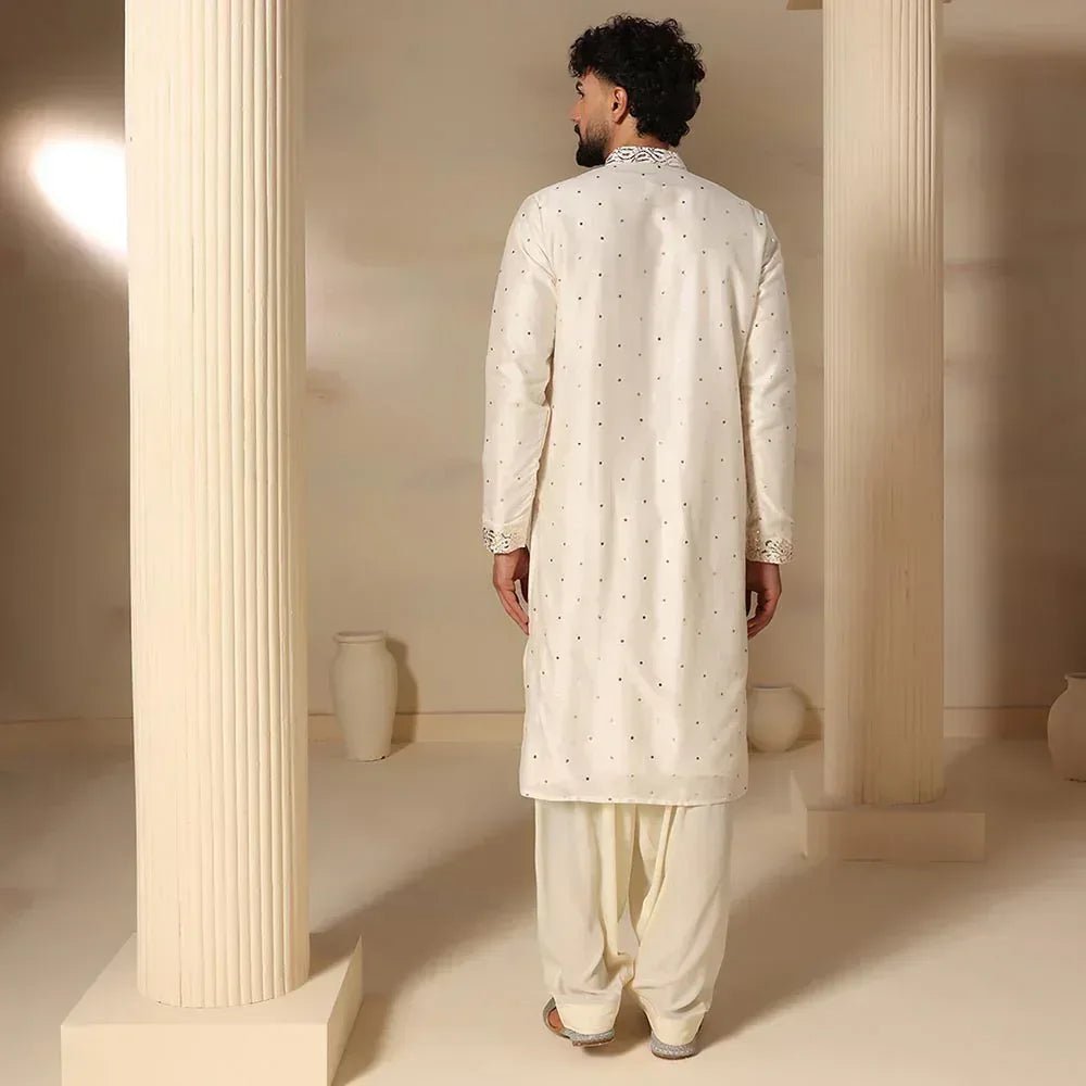 Traditional Ivory Men's Kurta Set Featuring Intricate Mukesh Embroidery