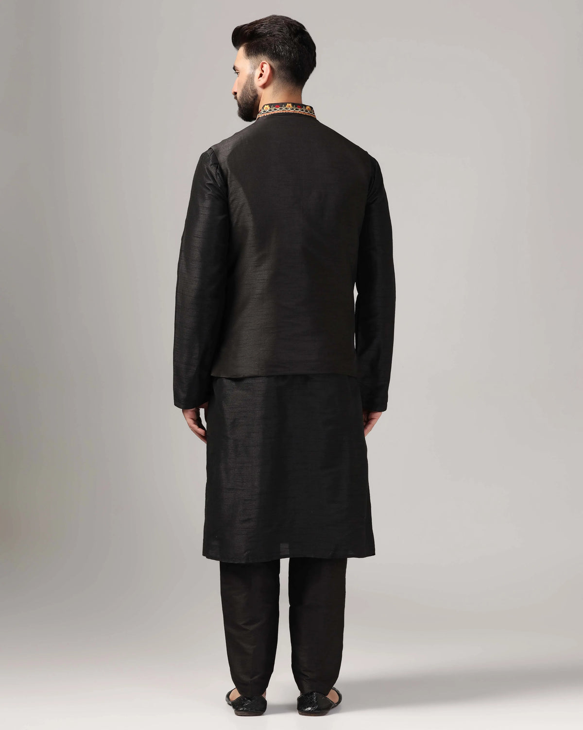Men's Ethnic Black Kurta Set With Embroidered Nehru Jacket