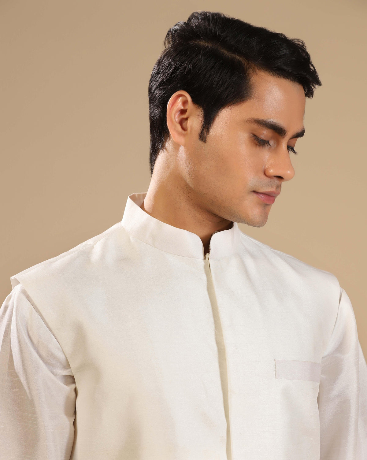 Elegant Off-White Embroidered Kurta Set With Bundi Jacket