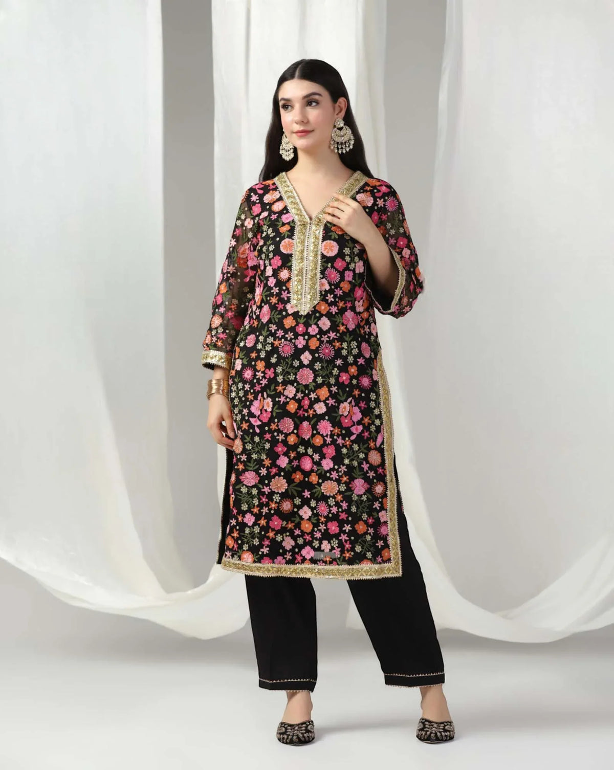 Black Aari Thread Embroidered Kurta With Crepe Pants & Dupatta