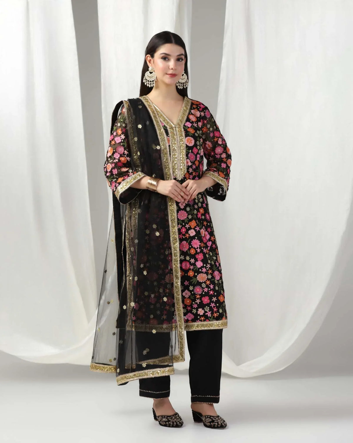 Black Aari Thread Embroidered Kurta With Crepe Pants & Dupatta