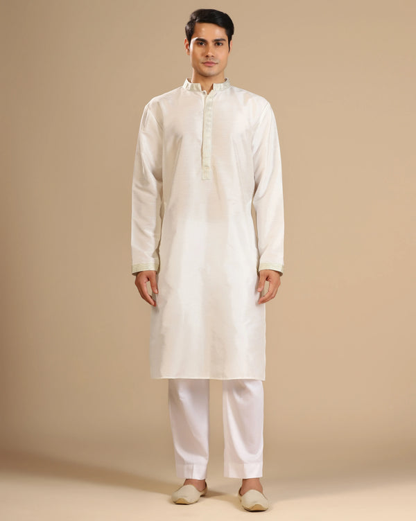 Elegant Off-White Silk Kurta Set With Aari Zari Embroidery